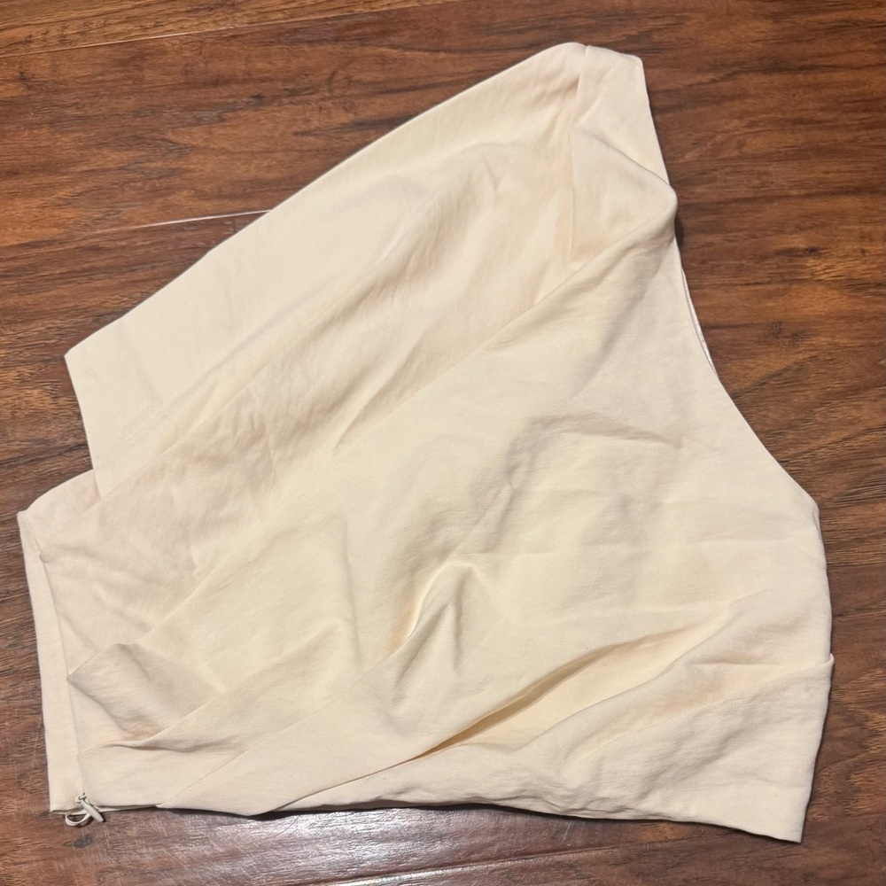 The Sei Asymmetrical Pleat Top Cream One Shoulder NWT Size 6 Designer Blouse